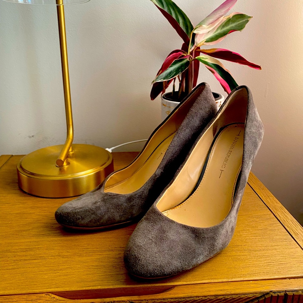 Gray Banana Republic wedges size 10